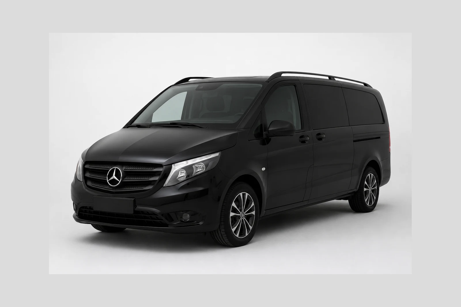 Zwarte Mercedes-Benz Vito van Taxi Road
